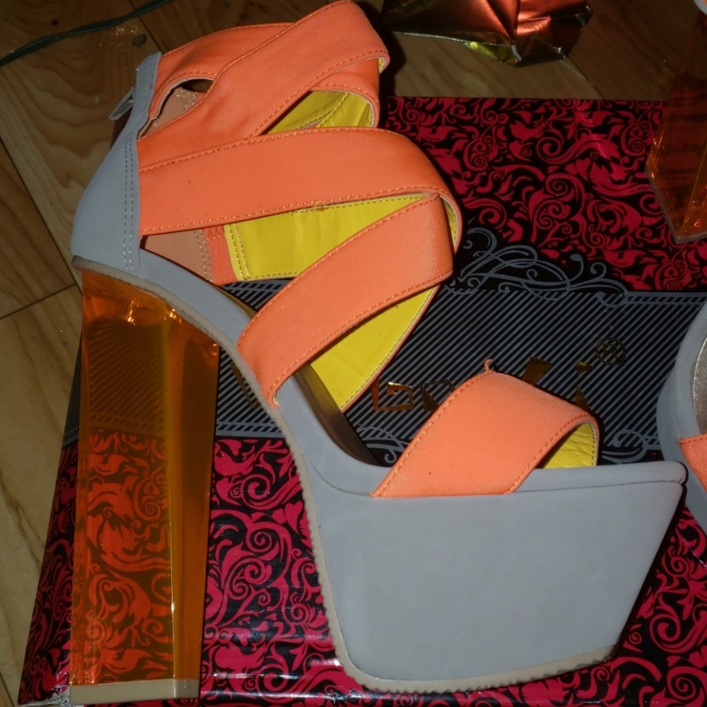 Platform heels. - Picture 2 of 7